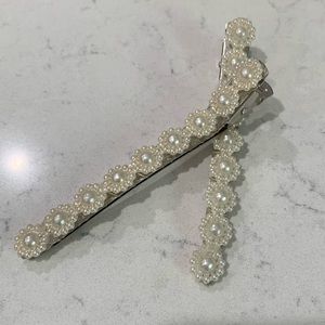 White flower pearl hair clips set of 2
